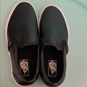 Black Vans slip on